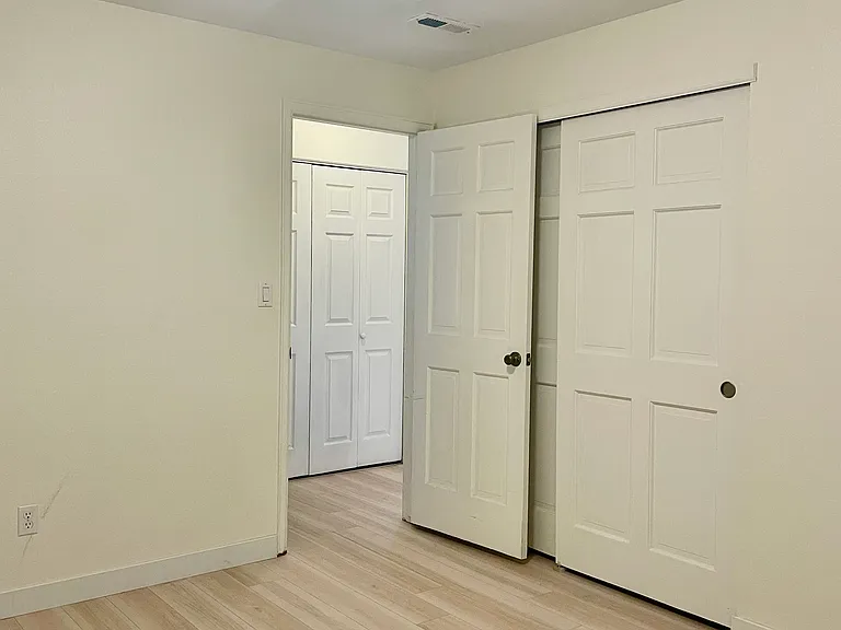836 S Vance St #E — Photo 3
