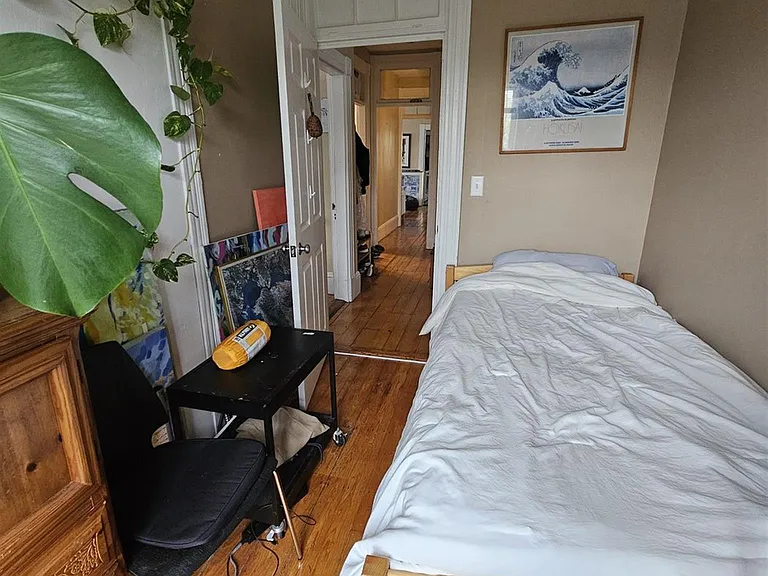 Linden Ave — Photo 15