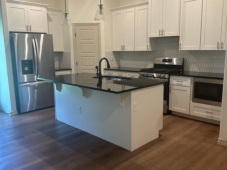 2712 Shirley Dr — Photo 3
