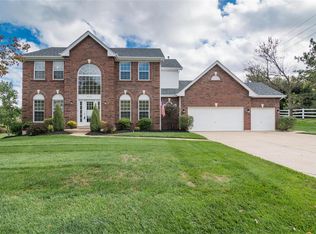 800 Dunbarton Dr, Weldon Spring, MO 63304