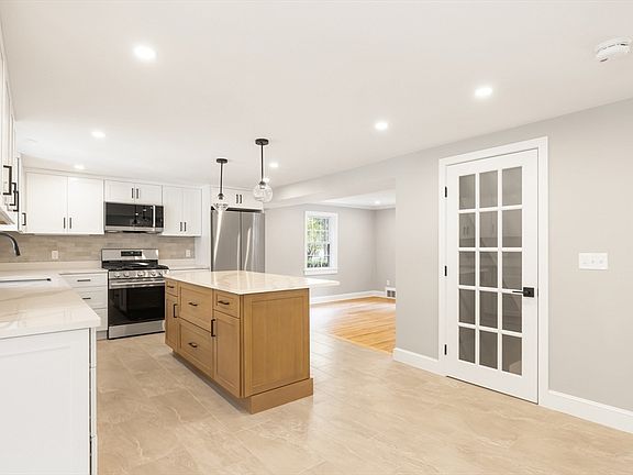 4th image of 11 Fern St