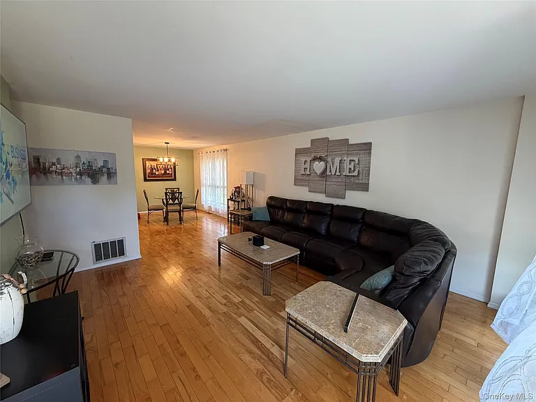 23 Hawthorn Ct — Photo 3
