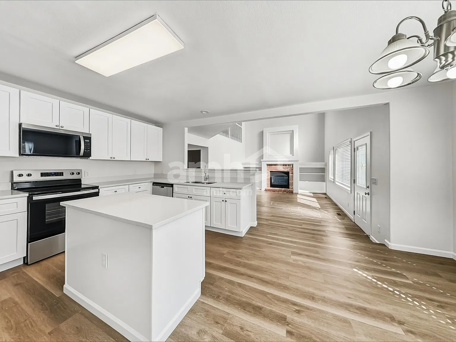 4 bed, 2.5 bath, 2883 sqft, $3,345 — Photo 4