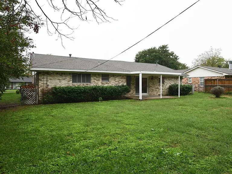 1607 Anthony St — Photo 1