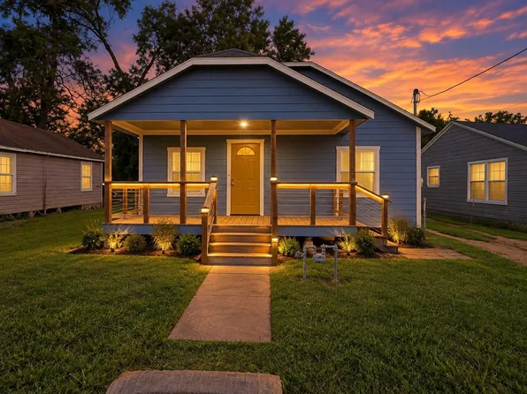 1622 W Milam St, Wharton, TX 77488
