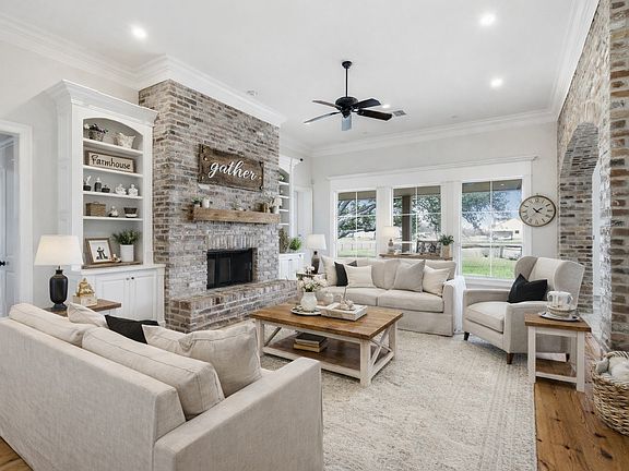 4th image of 835 E Tank Farm Rd