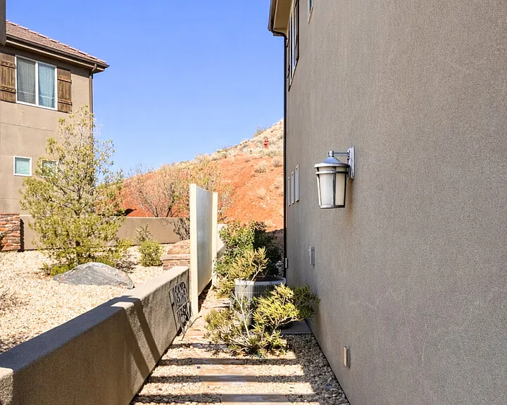 N Coral Ridge Dr — Photo 38