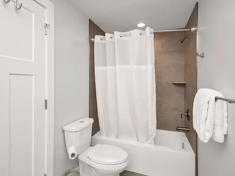 Shared full bathroom