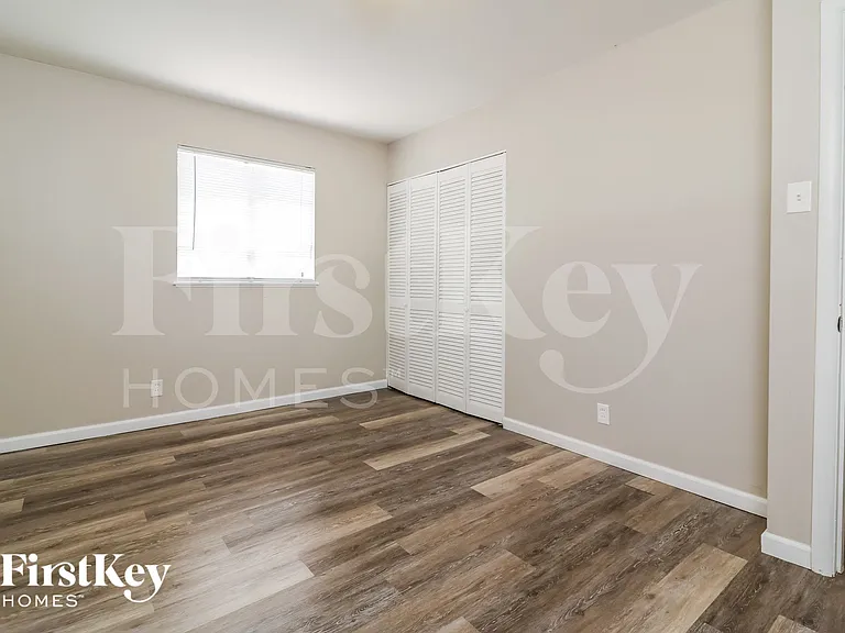 11091 Saxonhall Dr — Photo 12