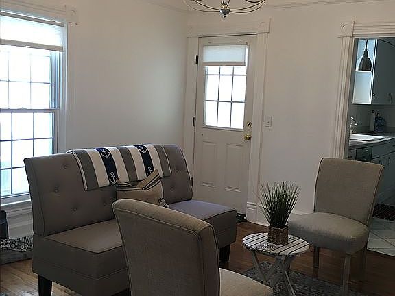 2nd image of 1005 Lake Blvd