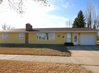 808 4th St SE, East Grand Forks, MN 56721