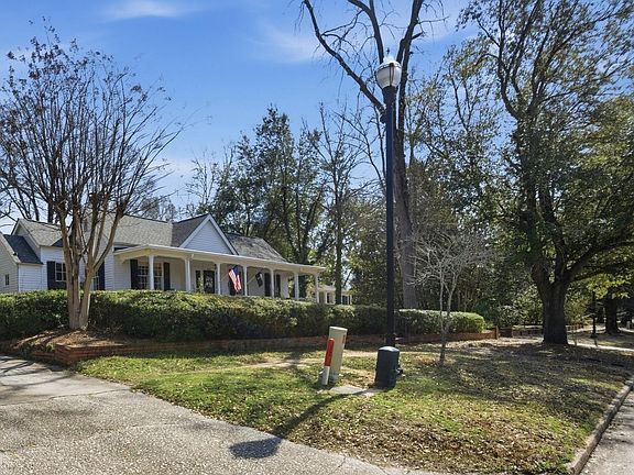 3rd image of 1906 Lyttleton St