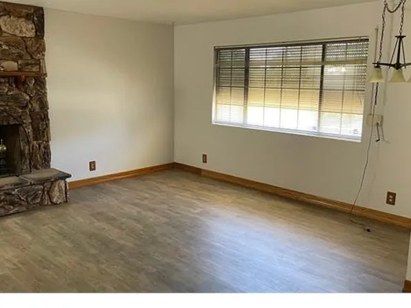 43262 7th St E, Lancaster, CA 93535