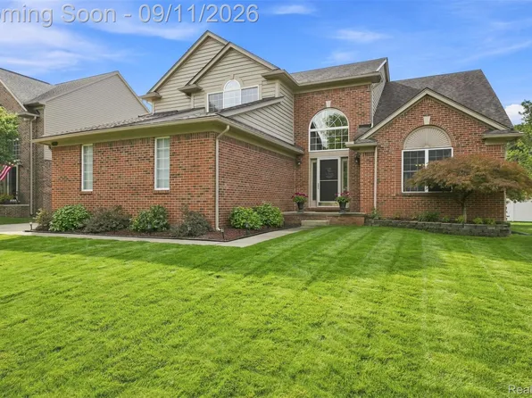 8062 Pickering Pl, Westland, MI 48185