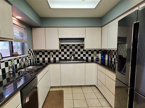 5th image of 2314 Brook Hollow Dr