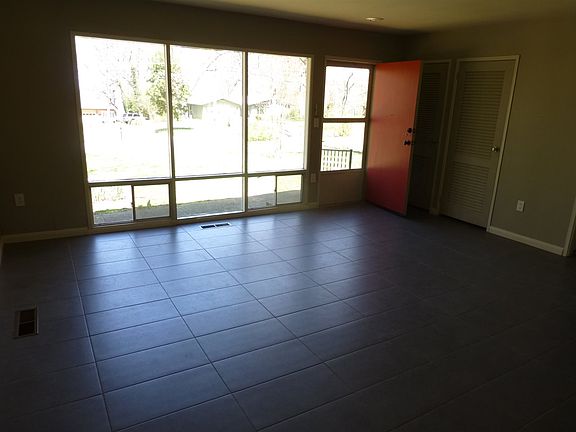 4th image of 5021 Panorama Dr SE