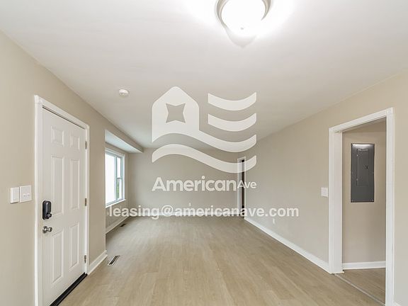 1750511_003_living_room_13888555.jpg