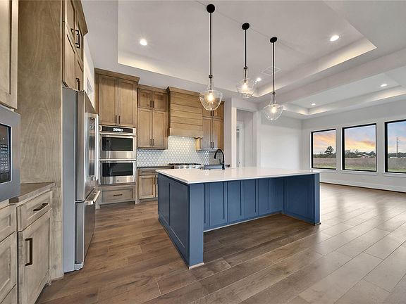 5th image of 151 Seguin Dr