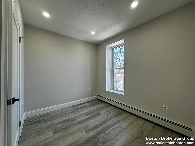 90 Hammond St #4 — Photo 3