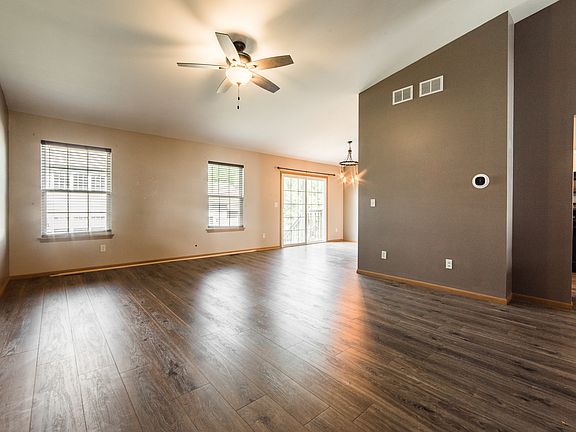 3rd image of 703 Blackstone Ct #243