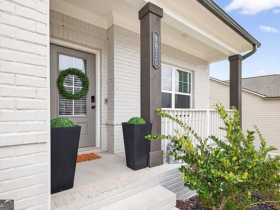 3rd image of 4615 Silver Oak Dr