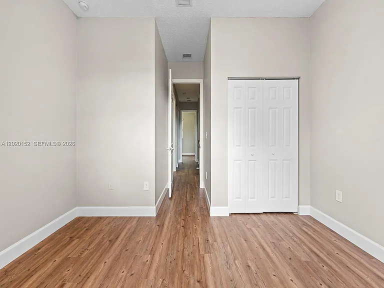 1049 NE 42nd Pl — Photo 18