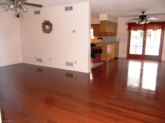 3rd image of 5835 Sunland St