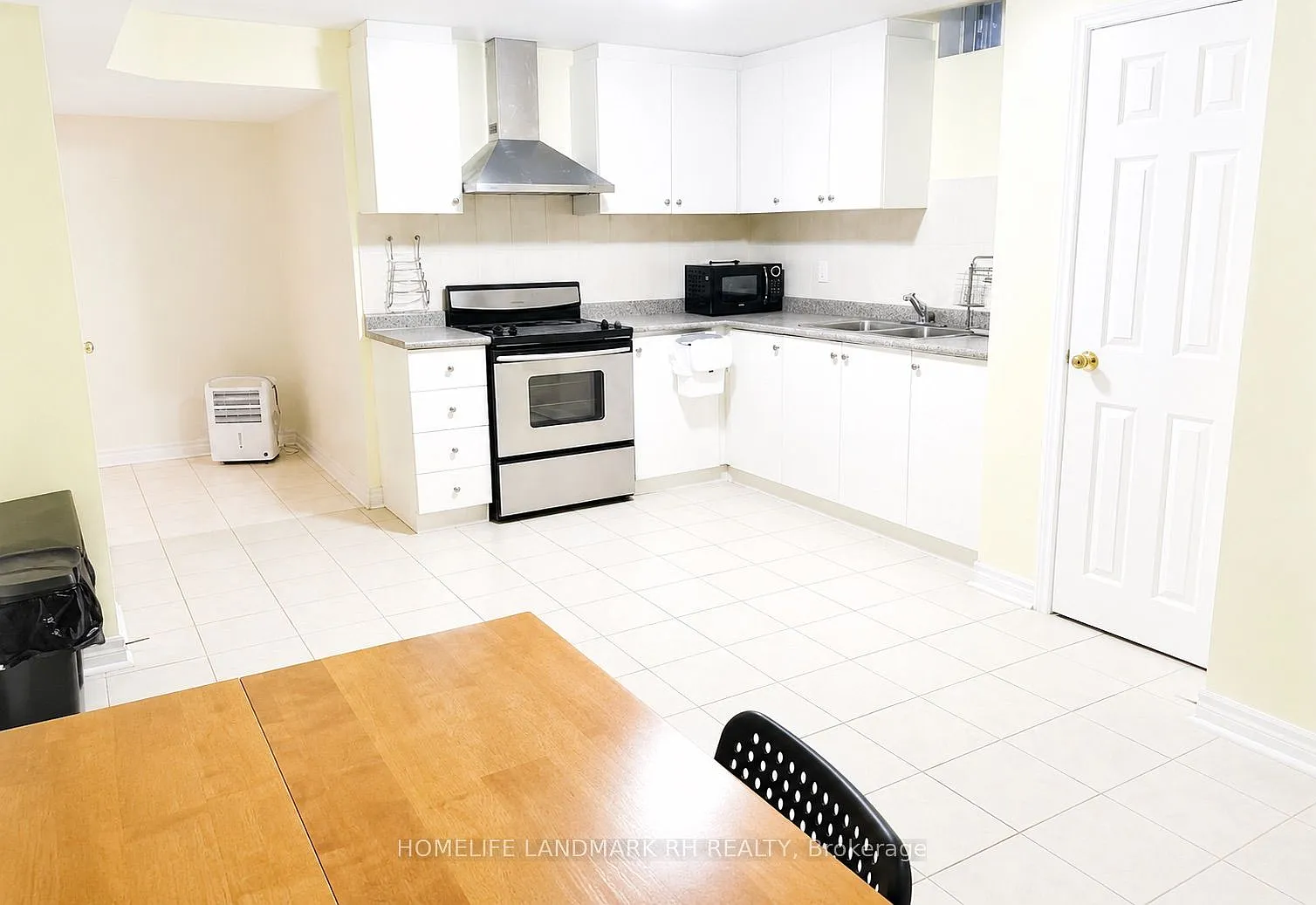 3 bed, $2,300 — Photo 2
