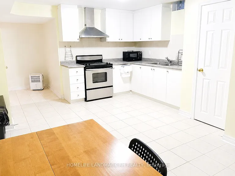 226 Helen Ave — Photo 2