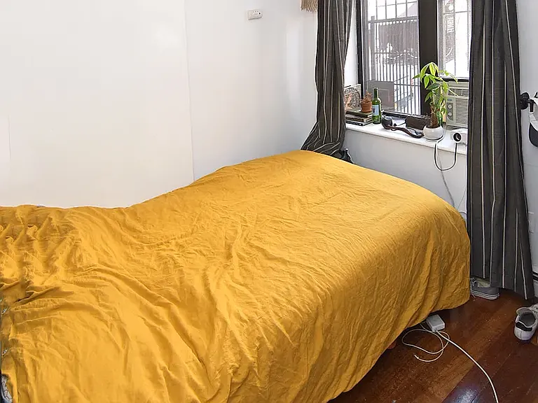 170 Allen St #1A — Photo 3
