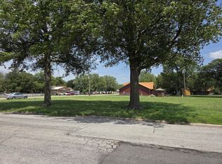 409 W McPherson St, Canton, KS 67428