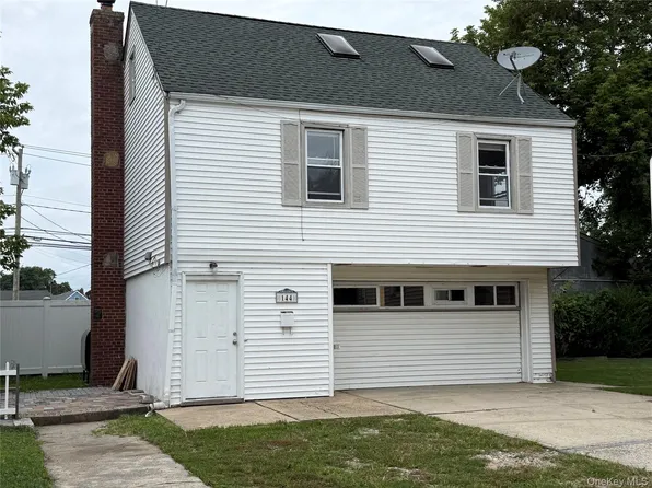 140-144 W Alhambra Ave, Lindenhurst, NY 11757