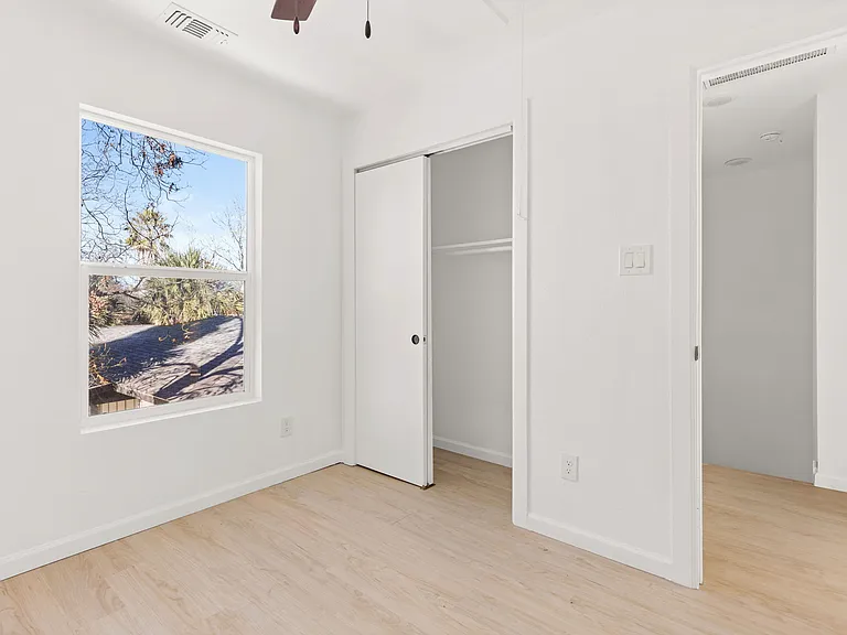 1005 Essex St #202 — Photo 16