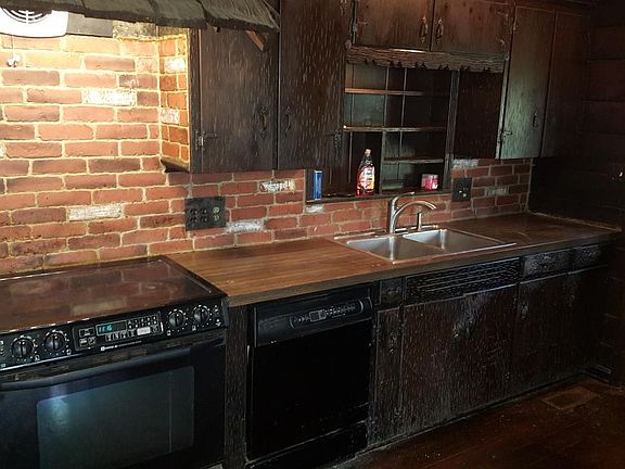 5th image of 995 E Washington St