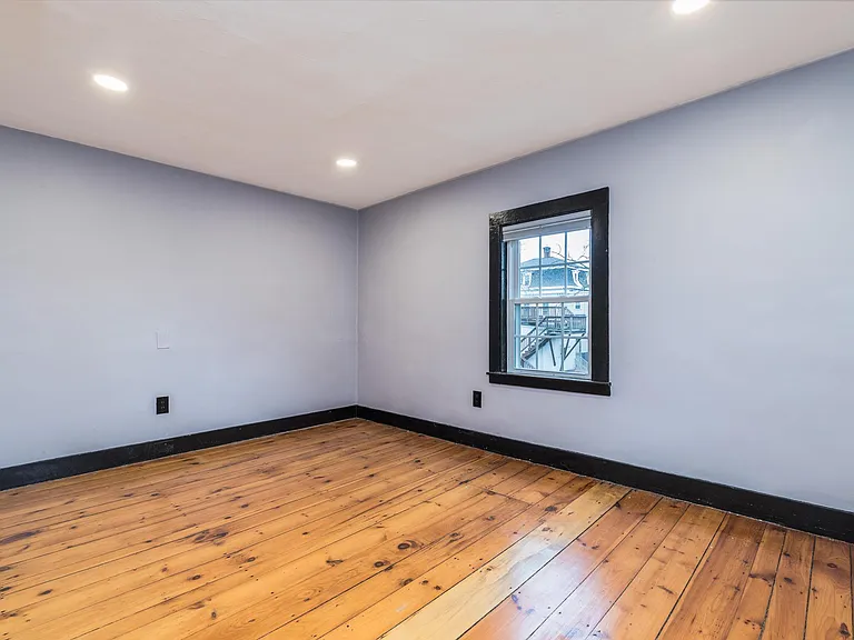 21 Union St #B — Photo 17