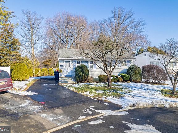 4th image of 5 Rocky Brook Ct
