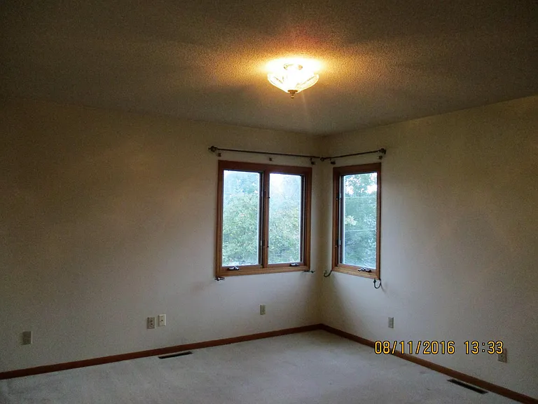 1017 E Oakland St — Photo 3
