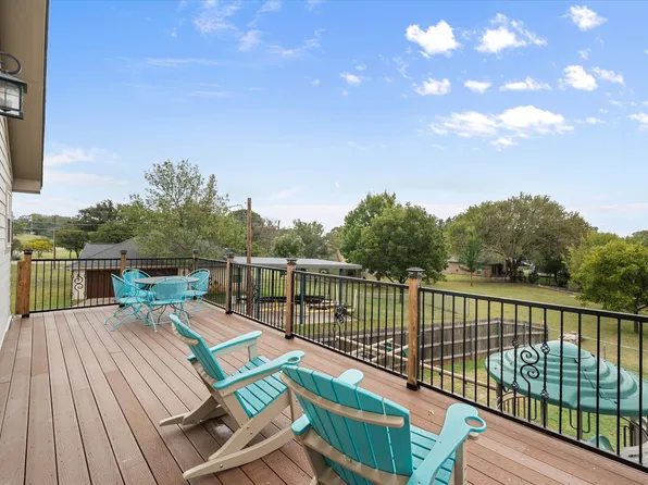419 Sky Harbour Ct, Granbury, TX 76049