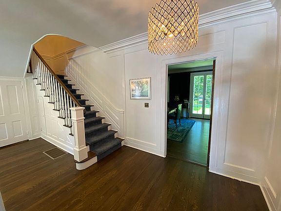 3rd image of 1 Fairview Ct