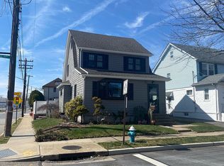 49 S 16th St, New Hyde Park, NY