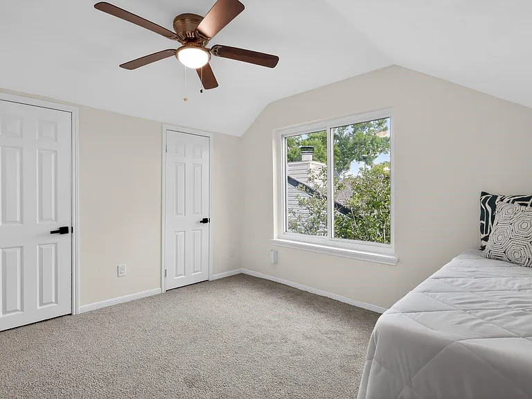 417 W Hillary Cir — Photo 34