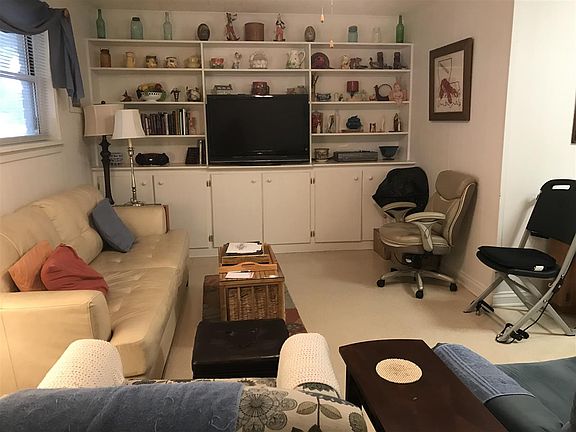 4th image of 343 Willard Ave