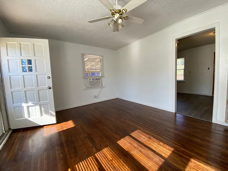 3107 W Easton St — Photo 3