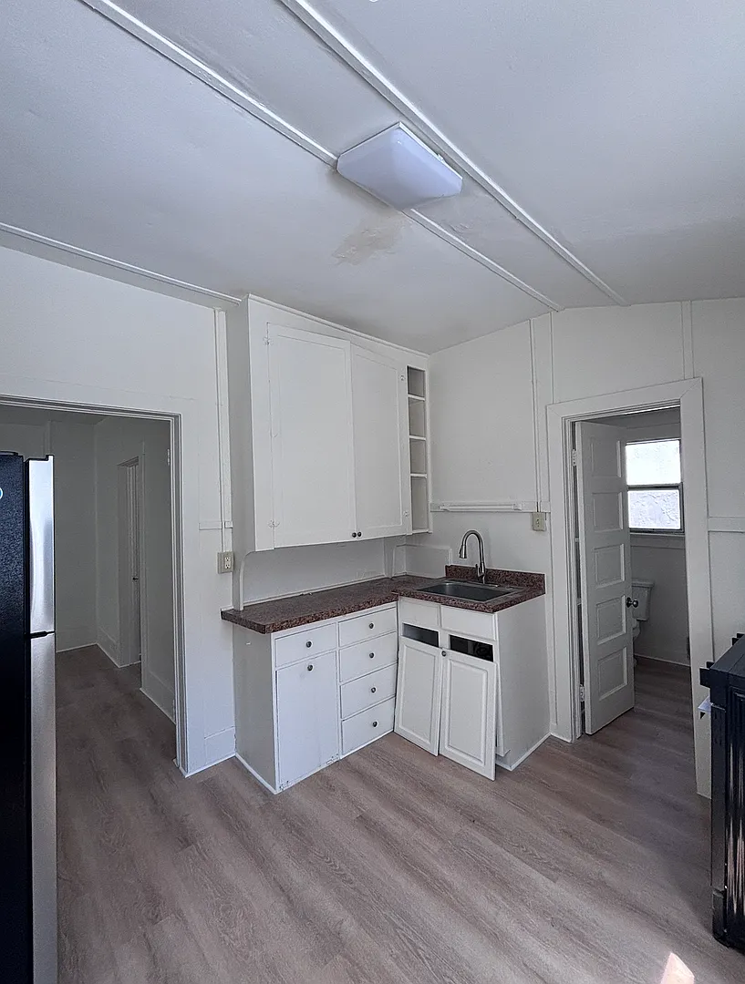 Halliday — Photo 2