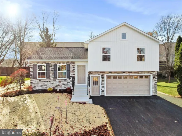 110 Hykes Rd E, Greencastle, PA 17225