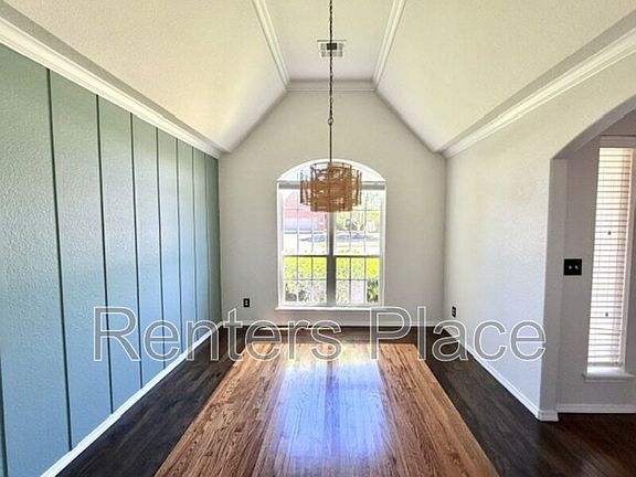 2nd image of 3004 S Tamarack Ave