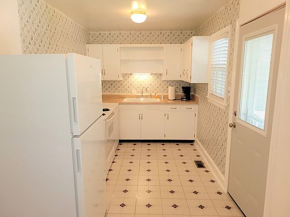 3rd image of 25 Henry St