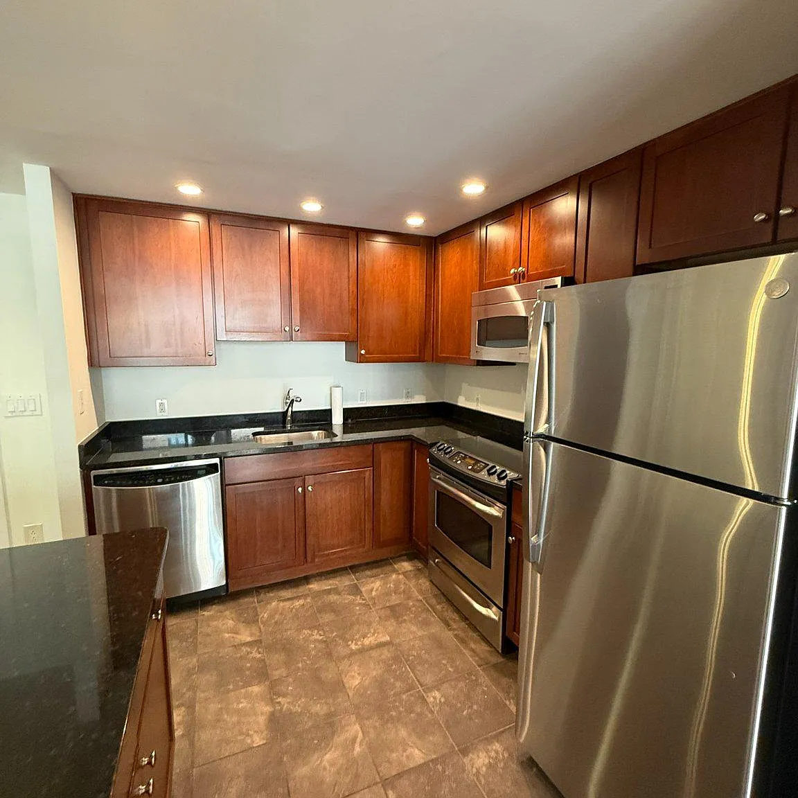1 bed, 1.0 bath, 741 sqft, $2,495 — Photo 3