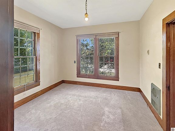 4th image of 413 N 4th St