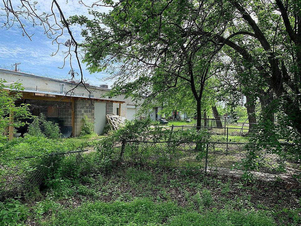 1st image of 907 W Avenue I